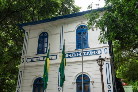 Vue sur l'ancienne gare historique de Corcovado jusqu'au Christ Rédempteur à Cosme Velho, Rio de Janeiro, Brésil