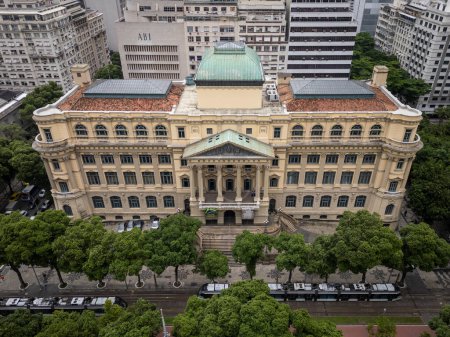 Foto de Hermosa vista al edificio histórico de la Biblioteca Nacional en el centro de Río de Janeiro, Brasil - Imagen libre de derechos