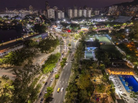 Foto de Hermosa vista aérea a las calles, edificios de la ciudad y clubes privados en Leblon, Río de Janeiro, Brasil - Imagen libre de derechos