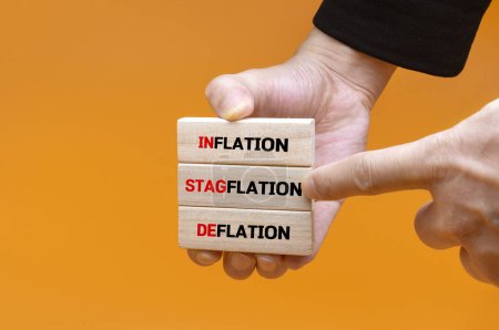 Foto de Estanflación o símbolo de inflación o deflación - Imagen libre de derechos