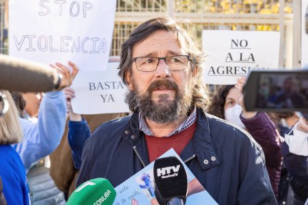 Foto de Huelva, Spain - January 13, 2023: press conference at the Torrejon health center of Huelva city, on the occasion of a rally in protest against the attack received by a doctor the day before - Imagen libre de derechos