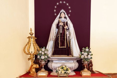 Téléchargez les photos : Image de la Virgen del Carmen, Vierge du Carmel, patronne des marins, à l'intérieur de l'Ermita de la Soledad, ermitage de solitude, à Huelva, Espagne - en image libre de droit