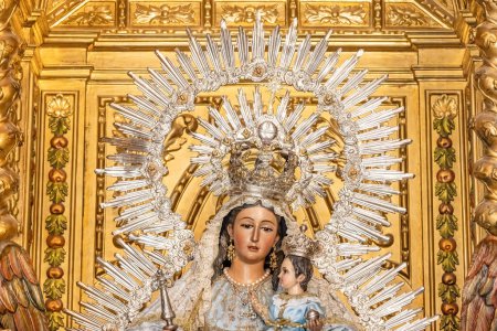 Téléchargez les photos : Image de Madre de Dios del Rosario (Mère de Dieu du Rosaire), Patrona de Capataces y Costaleros (Patron Saint des Contremaîtres et Porteur) Dans la paroisse Santa Ana - en image libre de droit