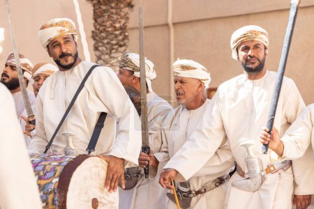 Foto de Nizwa, Oman, 2nd December 2022: omani traditional song and dance performers gathering - Imagen libre de derechos