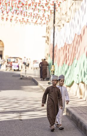 Foto de Nizwa, Omán, 2 de diciembre de 2022: calles en el día del mercado - Imagen libre de derechos