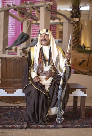 Téléchargez les photos : Buraydah, Arabie Saoudite, 4 août 2023 : portrait d'un Saoudien vêtu traditionnellement - en image libre de droit