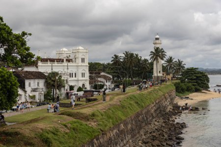 Téléchargez les photos : Fort Galle, Sri Lanka, 16 décembre 2023 : scènes de rue de la ville historique de Fort Galle au Sri Lanka - en image libre de droit