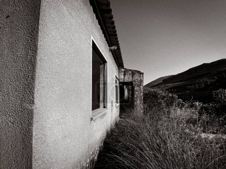 Foto de Detalles interiores de una casa de verano abandonada - Imagen libre de derechos