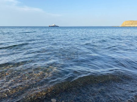 Téléchargez les photos : Plage du port de Kuzu (kuzu limani) dans l'île de Gokceada Gokceada qui est la plus grande île de Turquie est un district rural de la province de Canakkale en Turquie - en image libre de droit