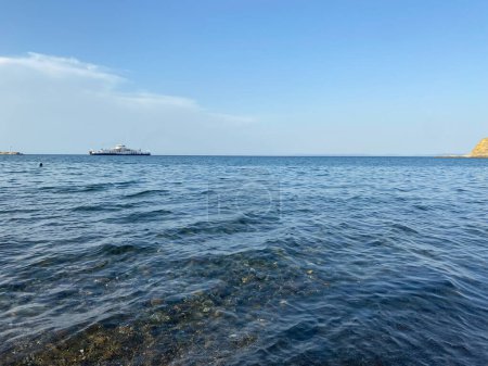Foto de Playa del puerto de Kuzu (kuzu limani) en la isla de Gokceada.Gokceada, que es la isla más grande de Turquía, es un distrito rural de la provincia de Canakkale de Turquía. - Imagen libre de derechos