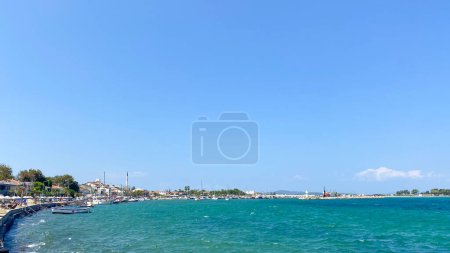 Téléchargez les photos : Vue sur le port à Iskele, Urla. Urla est populer pêche vieille ville à Izmir. - en image libre de droit