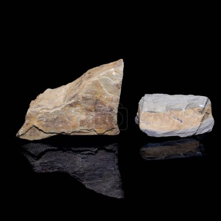 Foto de Minerales o piedras sobre fondo oscuro de cerca - Imagen libre de derechos
