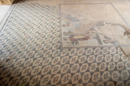 Foto de En Piazza Armerina, Italia, el 08-04-23, Villa romana del Casale, incluida en la Lista del Patrimonio Mundial de la UNESCO por sus espléndidos mosaicos - Imagen libre de derechos