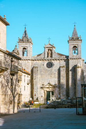 Foto de Iglesia y convento de Santo Estevo de Ribas de Sil, región de Ribeira Sacra, Galicia, España - Imagen libre de derechos