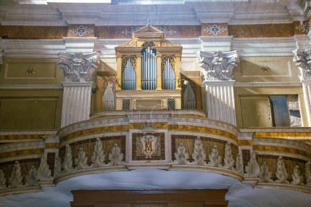 Foto de Interior de Santa Teresa degli Scalzi, iglesia en el centro histórico de Nápoles, Italia - Imagen libre de derechos