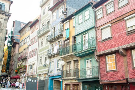 In Porto, Portugal, am August 2023, Stadtteil Ribeira im historischen Zentrum von Porto am Ufer des Douro