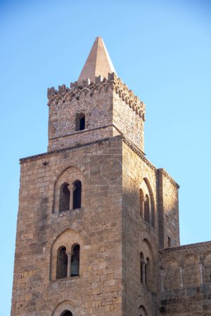 Téléchargez les photos : La cathédrale de Cefalu (en italien : Duomo di Cefal) en Sicile, l'une des neuf structures arabo-normandes inscrites au patrimoine mondial de l'UNESCO - en image libre de droit