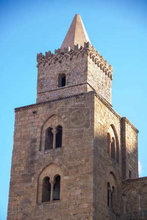 Téléchargez les photos : La cathédrale de Cefalu (en italien : Duomo di Cefal) en Sicile, l'une des neuf structures arabo-normandes inscrites au patrimoine mondial de l'UNESCO - en image libre de droit