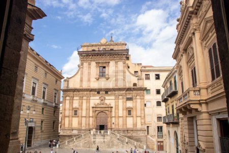 Foto de En Palermo, Italia, en octubre de 2023, la iglesia de Santa Caterina también llamada Chiesa di Santa Caterina delle Donne en la plaza Bellini - Imagen libre de derechos