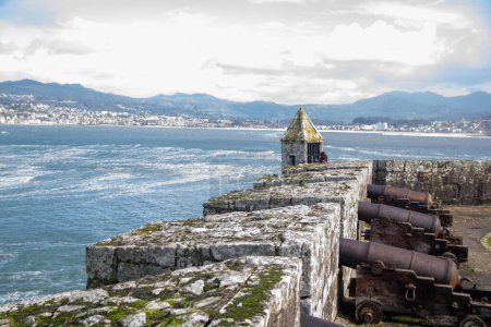 En Baiona - España - en noviembre de 2023 - antigua fortaleza de monte boi o monte real, con vistas a la ciudad y al mar