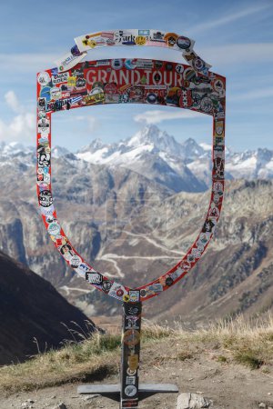 Foto de Foto spot Furka en el Furka Pass, que conecta Cantón Uri con Valais, es el paso alpino más alto en el Grand Tour de Suiza - Imagen libre de derechos