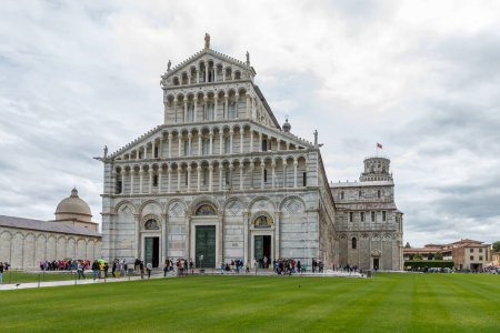 Foto de Vista de la catedral de Pisa con torre inclinada, Italia, Pisa - Imagen libre de derechos
