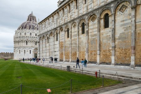 Téléchargez les photos : Vue sur la cathédrale de Pise avec tour penchée, Italie, Pise - en image libre de droit