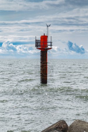 Téléchargez les photos : Phare sur la côte de la mer Baltique - en image libre de droit