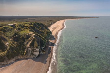 Téléchargez les photos : Vue aérienne sur la plage et les falaises Bulbjerg Danemark - en image libre de droit