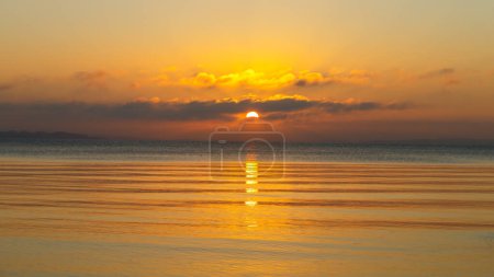 Téléchargez les photos : Belle vue sur le coucher de soleil lumineux - en image libre de droit