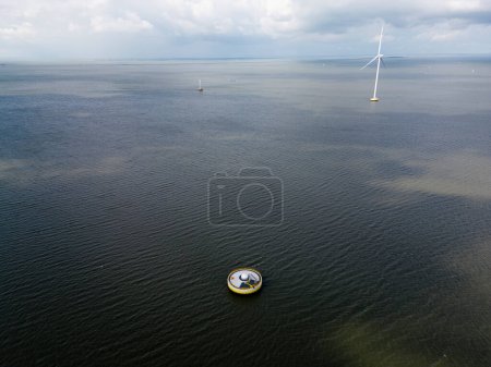 Foto de Construcción de un parque eólico mar adentro, Ijsselmeer, Países Bajos - Imagen libre de derechos