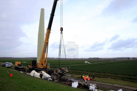 Eine abgesprengte Gondel einer Windturbine, Eemdijk, Flevoland, Niederlande