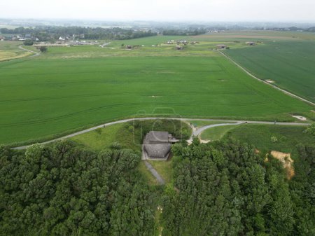 Luftaufnahme der WW2-Bunker in der Nähe von Arromanches-les-Bains, Frankreich