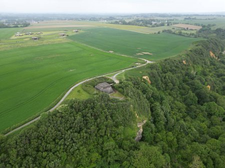 Vista aérea de ww2 bunkers cerca de Arromanches-les-Bains, Francia