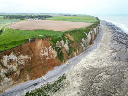 Vista aérea de los acantilados de piedra caliza, Normandía, Francia