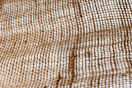 Foto de Vista de marco completo de tela textil gruesa con gradiente de nitidez sobre un fondo blanco retroiluminado. - Imagen libre de derechos