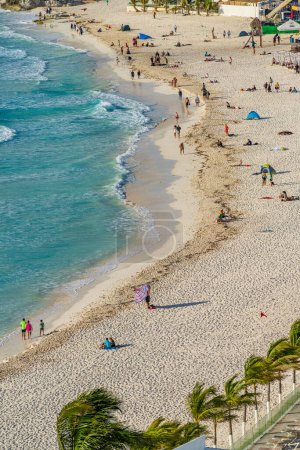 Foto de Cancún Hotel Zone Amazing Caribbean Beach, el hermoso mar en México durante un día soleado. - Imagen libre de derechos