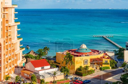 Foto de Cancún Hotel Zone Amazing Caribbean Beach, el hermoso mar en México durante un día soleado. - Imagen libre de derechos