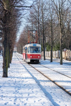 Téléchargez les photos : Le T3 est un type de tramway tchèque produit par KD Tatra. Au cours de sa période de production entre 1960 et 1999, 13 991 unités motorisées et 122 remorques non motorisées ont été vendues dans le monde entier.. - en image libre de droit