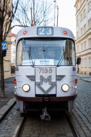 Téléchargez les photos : La commémoration de 50 ans depuis le début de l'exploitation du métro dans notre métropole est symbolisée par un nouvel autocollant commémorant la voiture de métro ES sur le tram T3 7188. - en image libre de droit