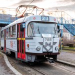The commemoration of 50 years since the start of metro operation in our metropolis is symbolized by a new sticker commemorating the ES metro car on tram T3 7188. 