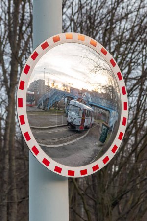 La commémoration de 50 ans depuis le début de l'exploitation du métro dans notre métropole est symbolisée par un nouvel autocollant commémorant la voiture de métro ES sur le tram T3 7188. 