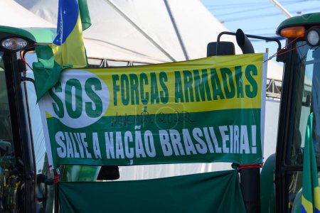 Foto de Campo Grande, MS, Brasil - 06 de noviembre de 2022: banner escrito un SOS para las Fuerzas Armadas de Brasil para salvar a la nación. - Imagen libre de derechos