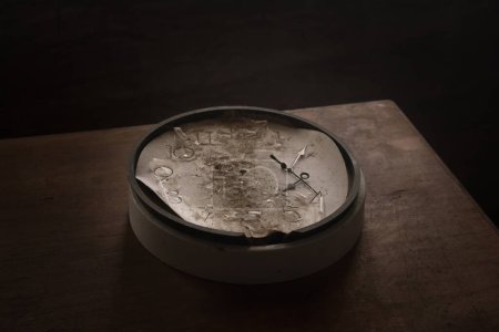 Téléchargez les photos : Old and vintage blank clock dial without hand on old wooden table. Studio shot - en image libre de droit