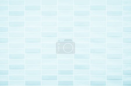 Téléchargez les photos : Mur en céramique lumière bleue à carreaux et carreaux de sol fond de mosaïque dans la salle de bain et la cuisine. Modèle de conception géométrique avec grille décoration texture papier peint. Surface abstraite simple et transparente propre. - en image libre de droit