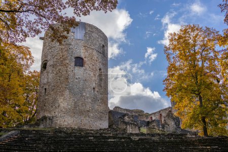 Blick auf die Ruinen der alten Livländischen Burg in der Altstadt von Cesis, Lettland