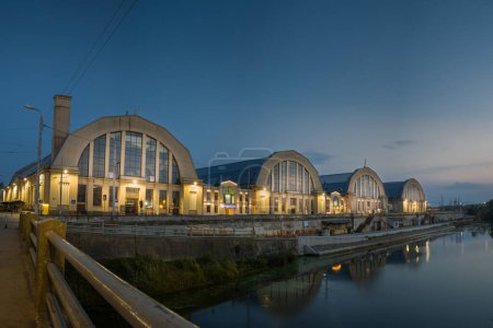 Riga Central Market, est le plus grand bazar d'Europe utilisant de vieux hangars Zeppelin