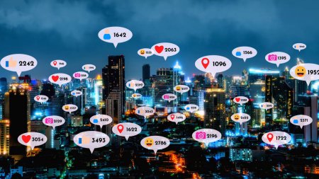 Social-Media-Ikonen fliegen über die Innenstadt und zeigen die Verbundenheit der Menschen über die Anwendungsplattform des sozialen Netzwerks. Konzept für Online Community und Social Media Marketing Strategie .