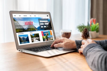 Online-Reisebüro-Website für modische Suche und Reiseplanung bietet Angebote und Pauschalangebote für Flug-, Hotel- und Tourbuchung