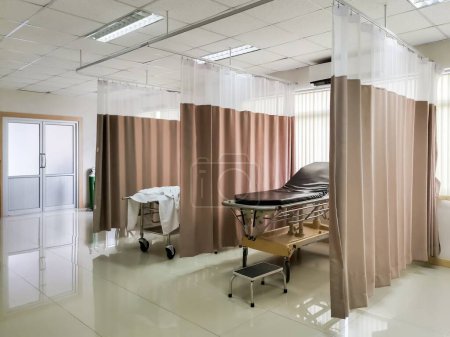Photo for Sterile recovery room equipped with comfortable modern medical sickbed for patient recovery. Photo of a hospital bedroom or ward for patient treatment for medical usage. - Royalty Free Image